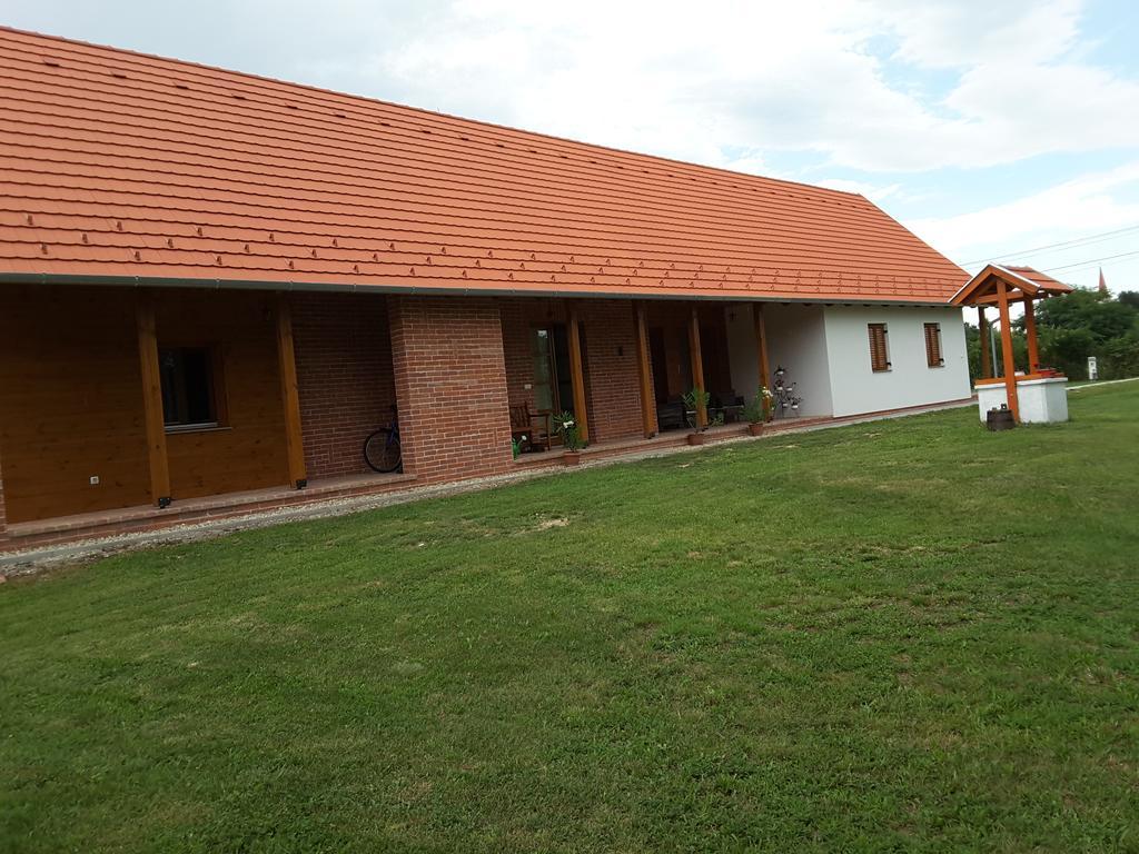 Malomko Apartman Zsira Exterior foto